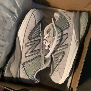 New Balance Gray Sneakers Retro-Inspired Design